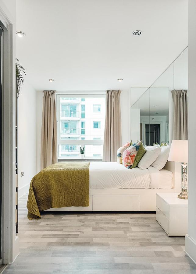 Riverside 2-bedroom Apartment Londen Buitenkant foto