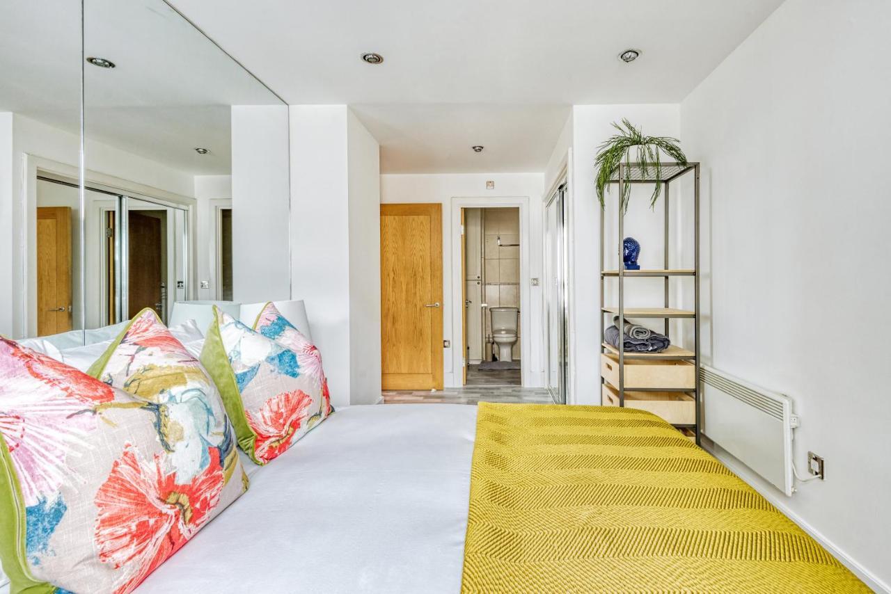 Riverside 2-bedroom Apartment Londen Buitenkant foto