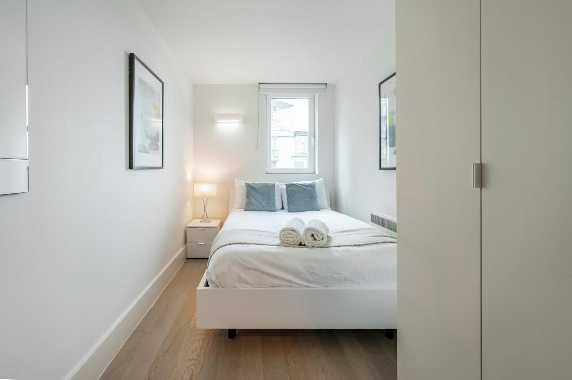 Riverside 2-bedroom Apartment Londen Buitenkant foto